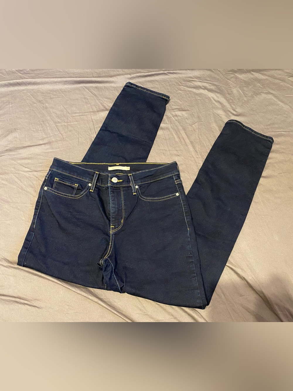NWOT Levi's 312 Shaping Slim Women's Skinny in Dark Blue Wash, Women’s size 29